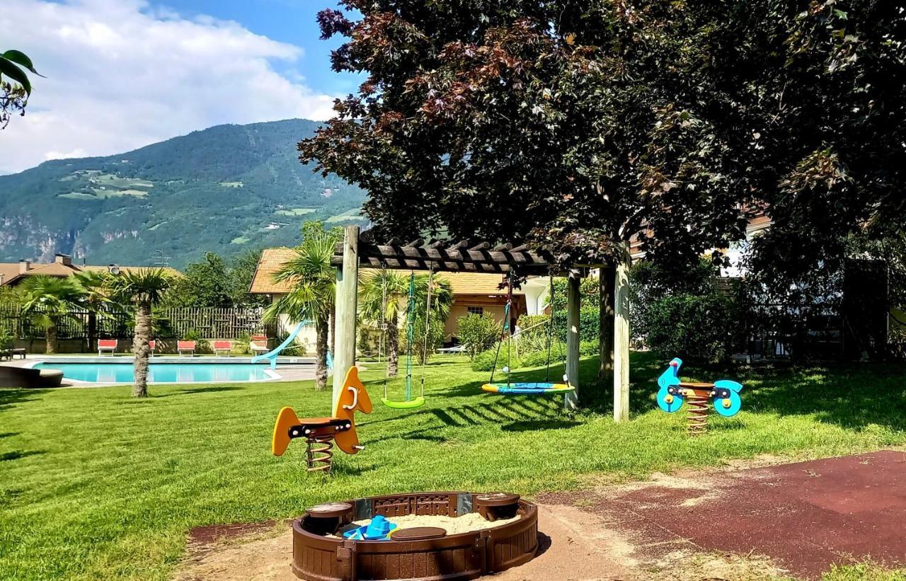 Hotel Garni Gruener Baum Laives Luaran gambar