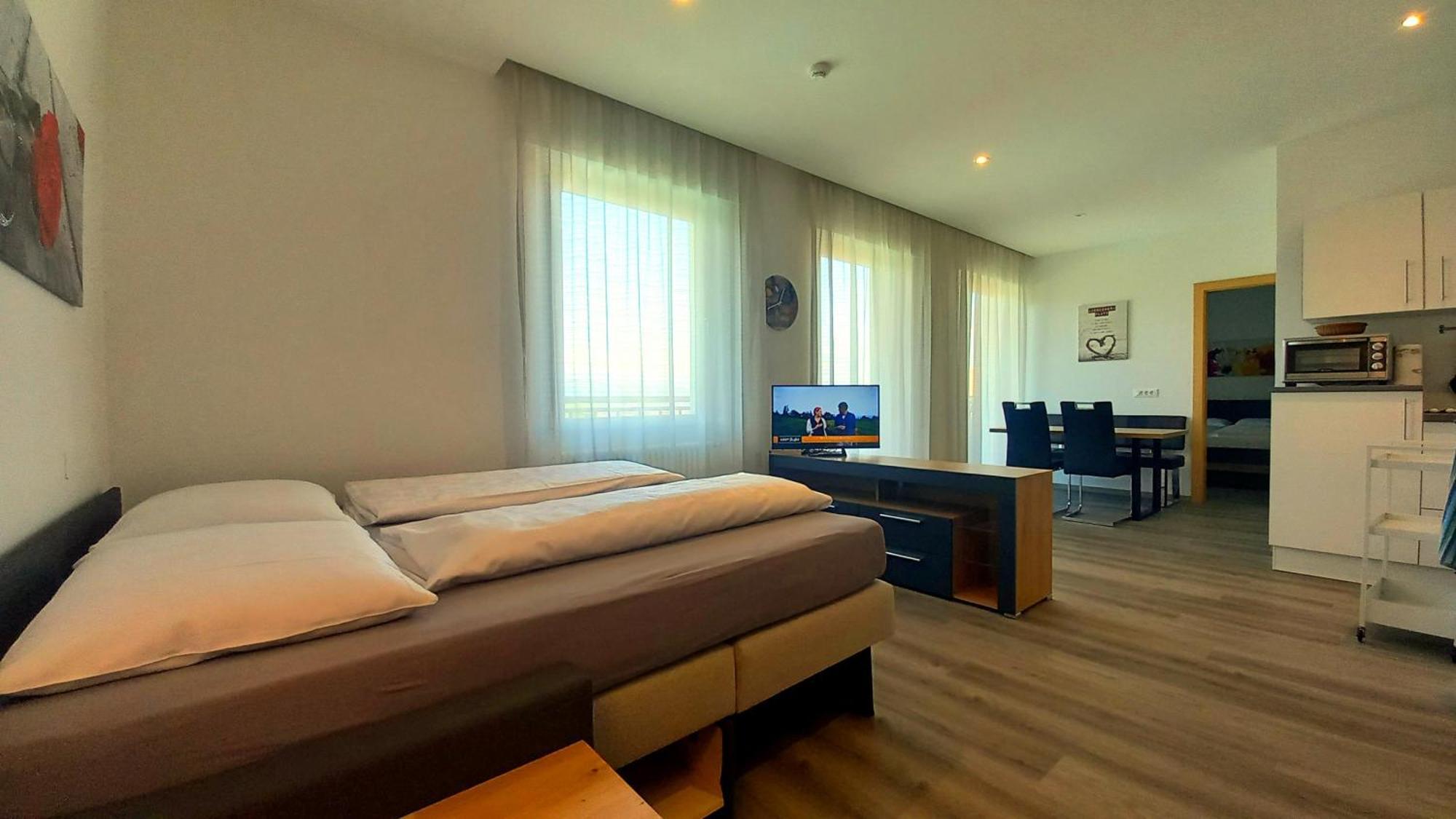 Hotel Garni Gruener Baum Laives Luaran gambar