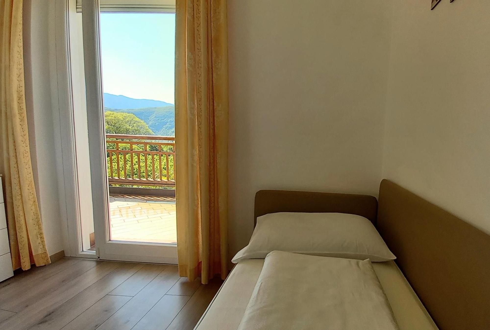 Hotel Garni Gruener Baum Laives Luaran gambar