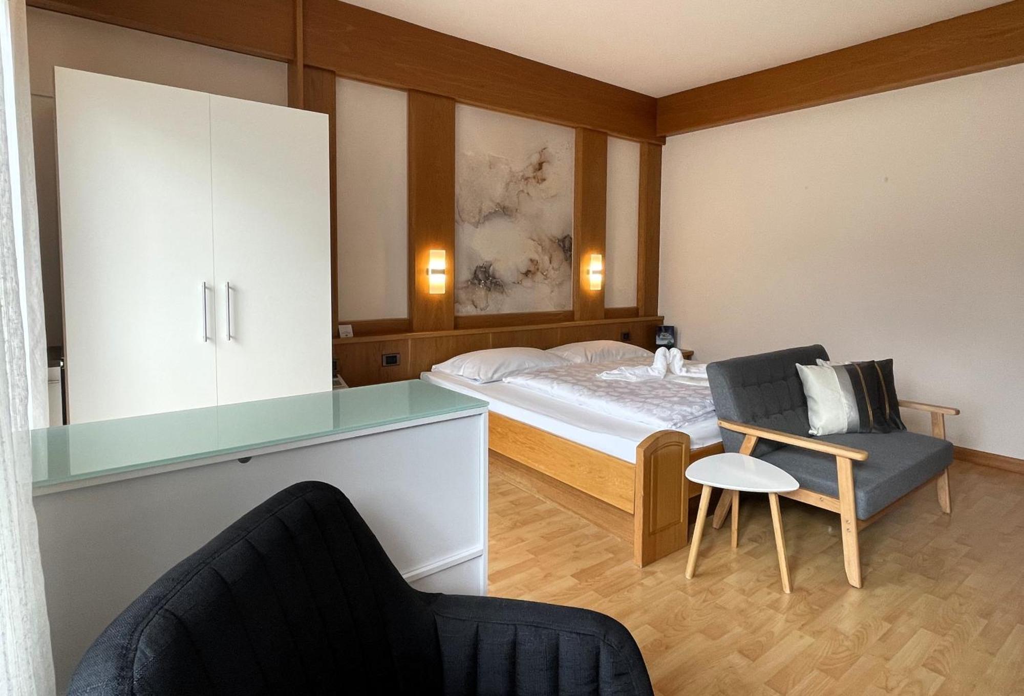 Hotel Garni Gruener Baum Laives Bilik gambar