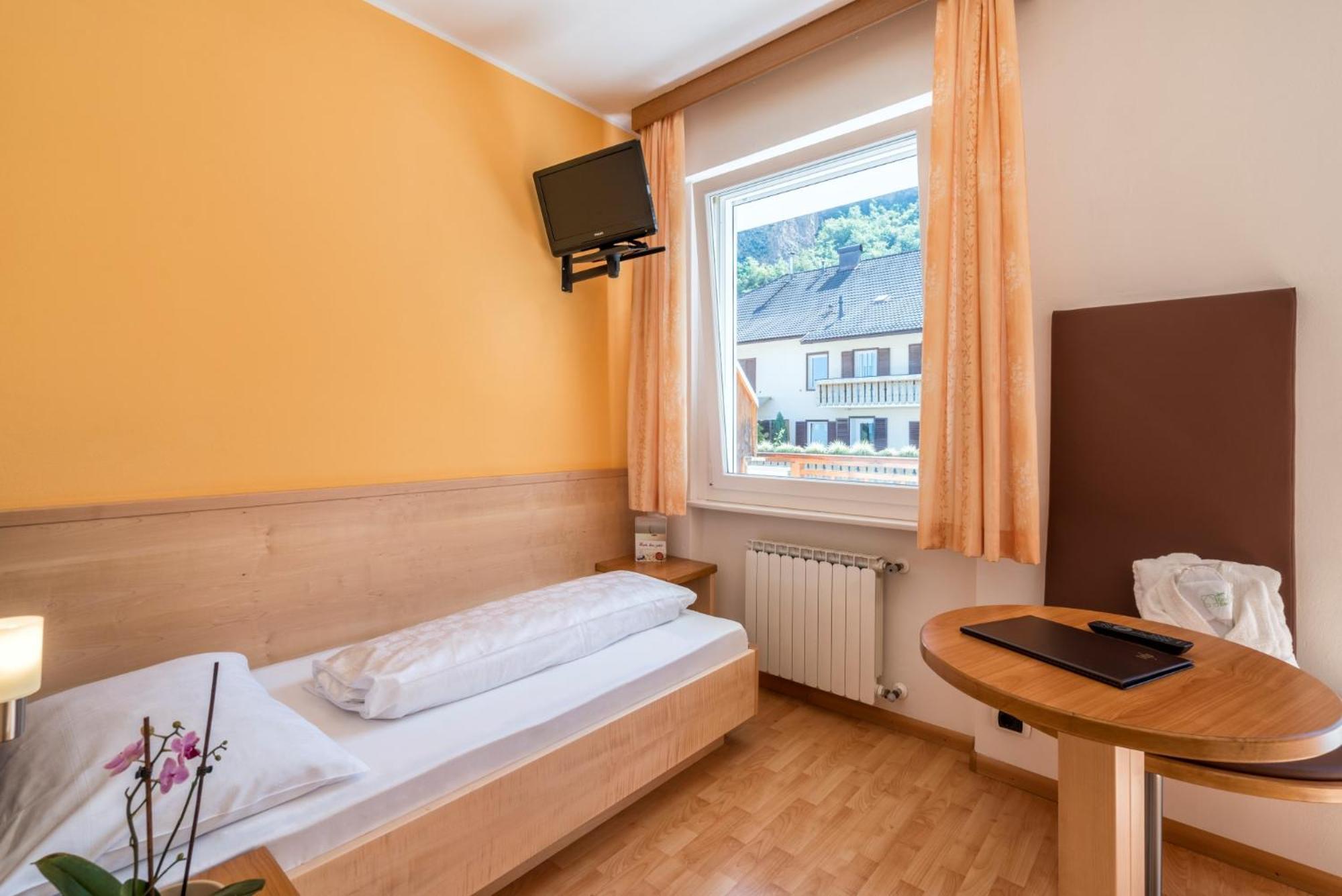 Hotel Garni Gruener Baum Laives Luaran gambar