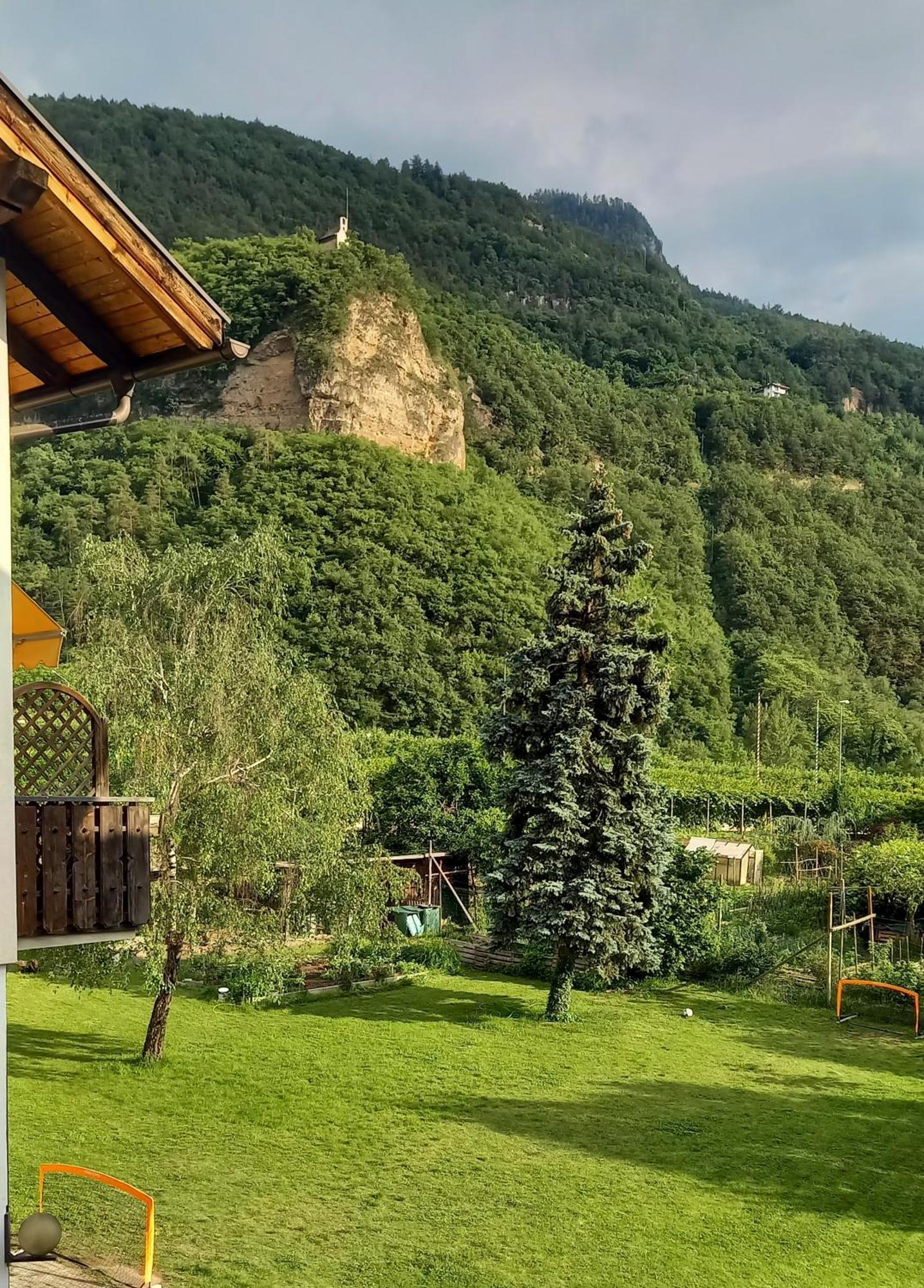 Hotel Garni Gruener Baum Laives Luaran gambar
