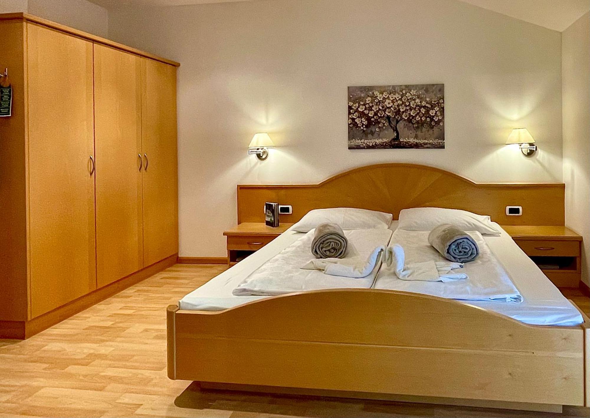 Hotel Garni Gruener Baum Laives Luaran gambar