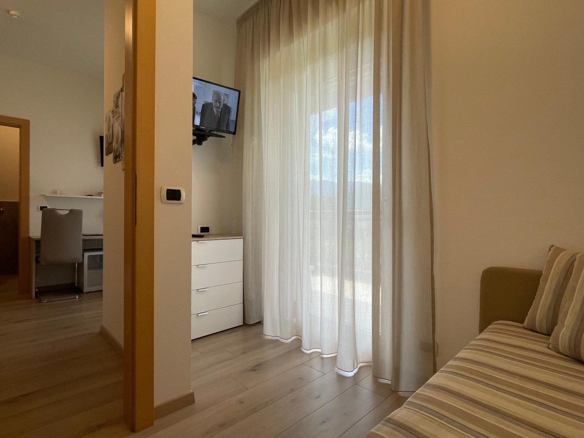 Hotel Garni Gruener Baum Laives Luaran gambar